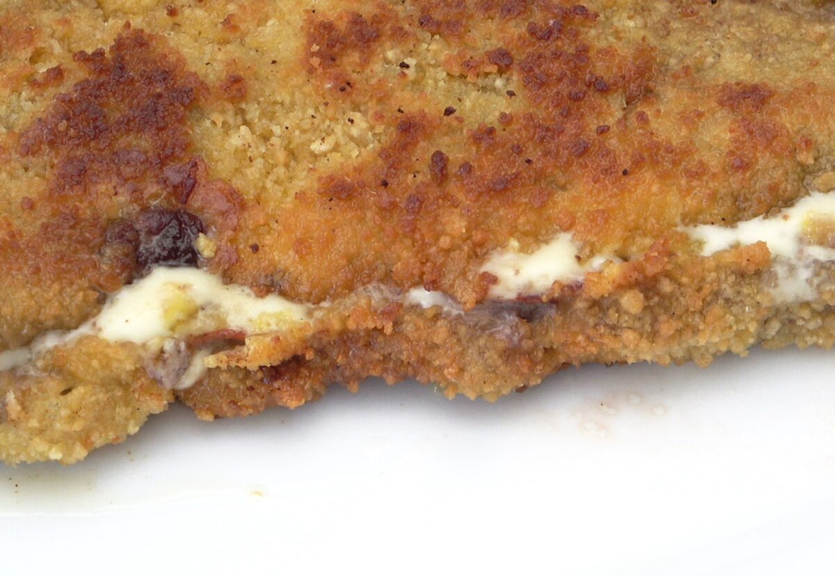 Cachopo al estilo gallego, relleno de lacón y queso de Arzúa-Ulloa