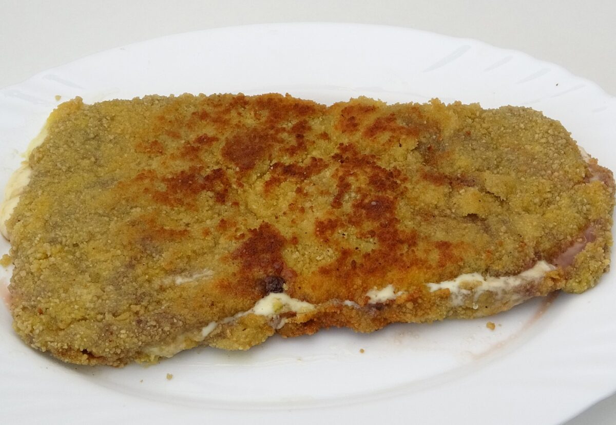 Cachopo al estilo gallego, relleno de lacón y queso de Arzúa-Ulloa