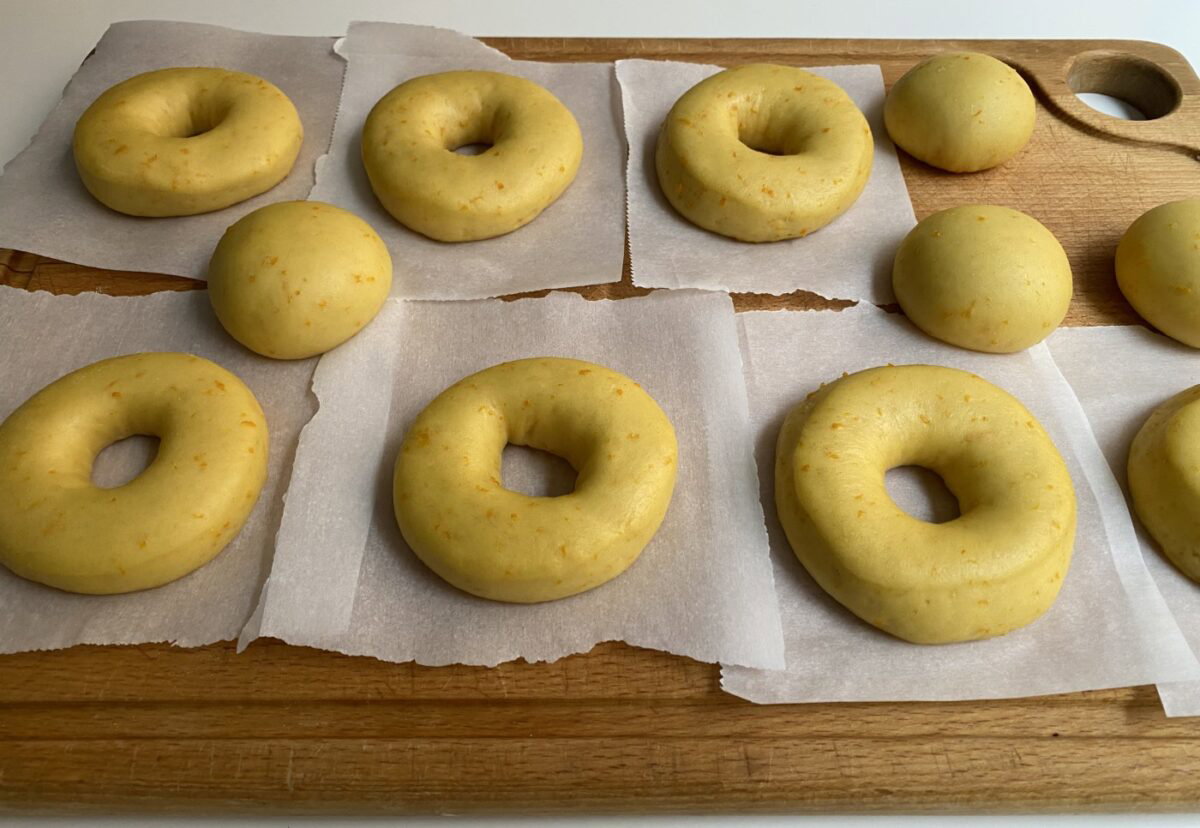 Donuts de naranja caseros. Tu merienda redonda con naranjas de temporada