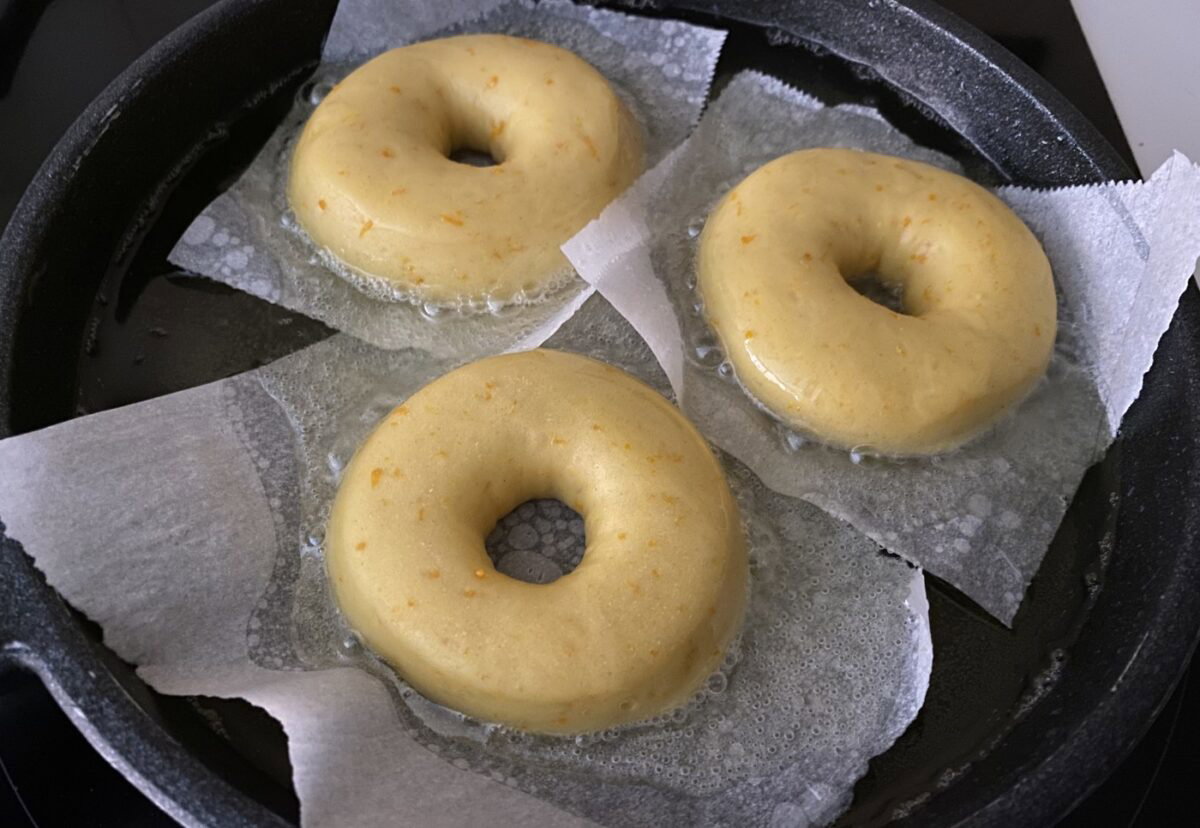 Donuts de naranja caseros. Tu merienda redonda con naranjas de temporada