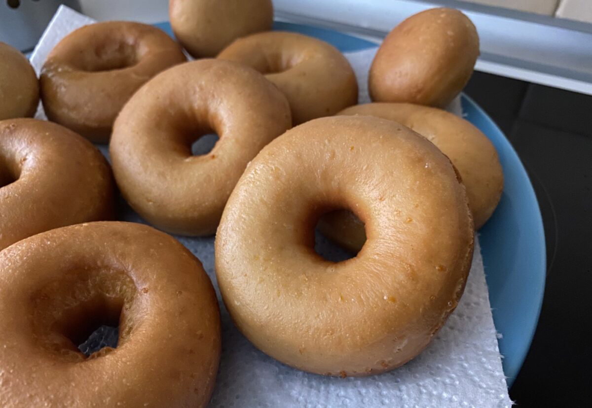 Donuts de naranja caseros. Tu merienda redonda con naranjas de temporada