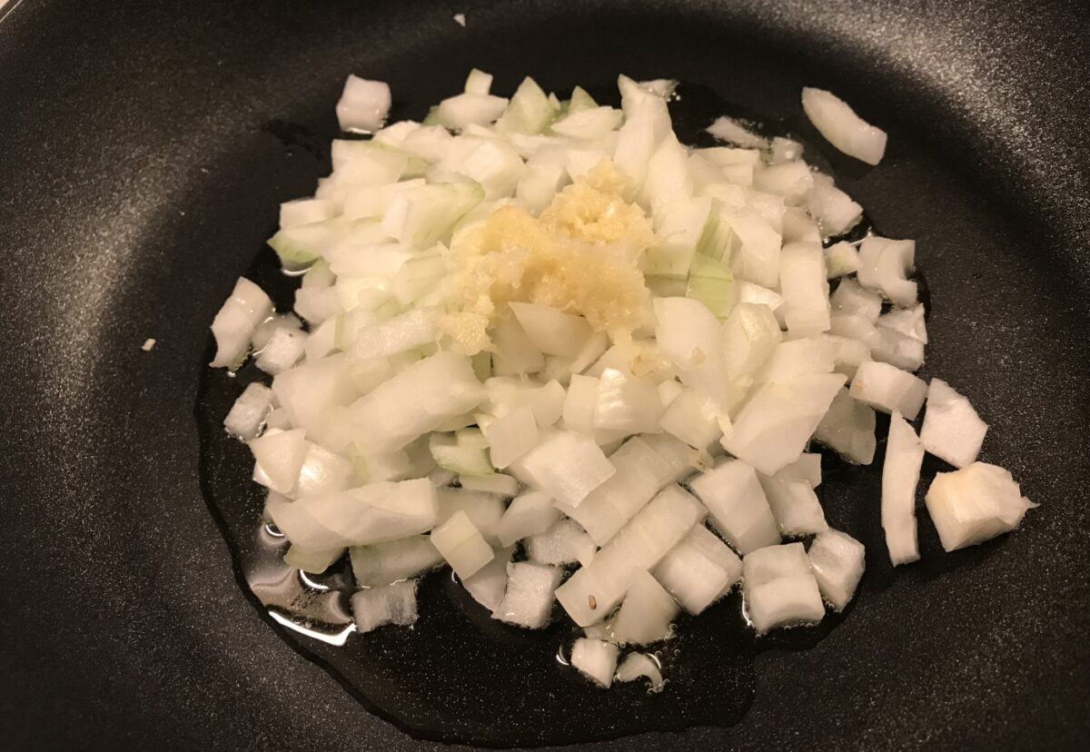 Tortilla de espárragos y jamón. Receta perfecta para una cena o comida ligera