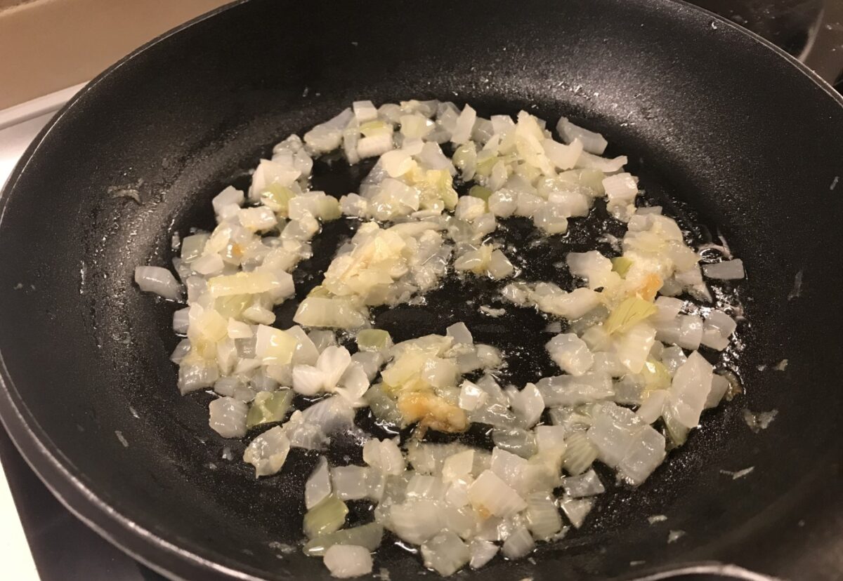 Tortilla de espárragos y jamón. Receta perfecta para una cena o comida ligera