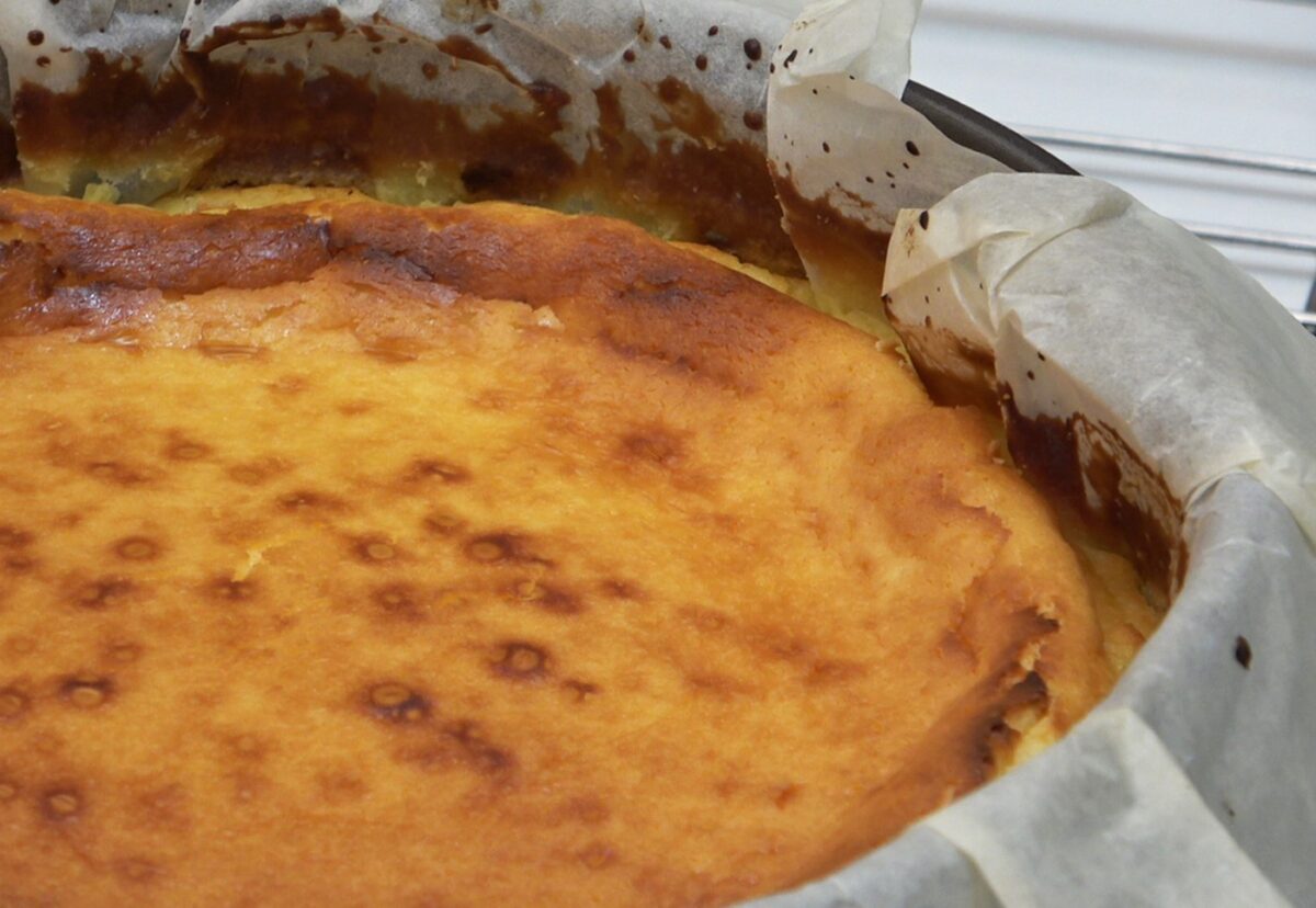 Basque cheesecake o tarta de queso vasca