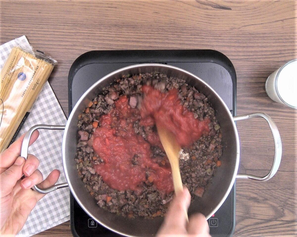 Cómo hacer espaguetis boloñesa. Spaguetti alla bolognesa