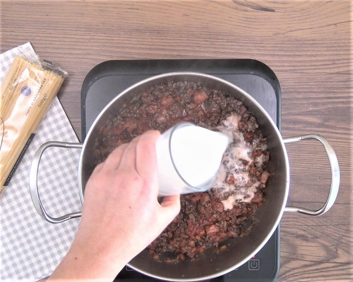 Cómo hacer espaguetis boloñesa. Spaguetti alla bolognesa