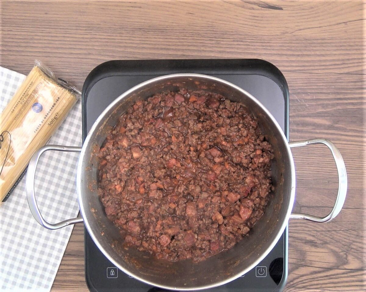 Cómo hacer espaguetis boloñesa. Spaguetti alla bolognesa