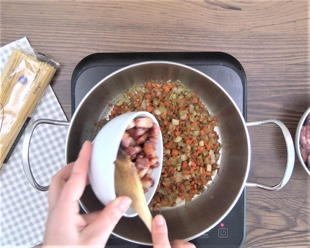Cómo hacer espaguetis boloñesa. Spaguetti alla bolognesa