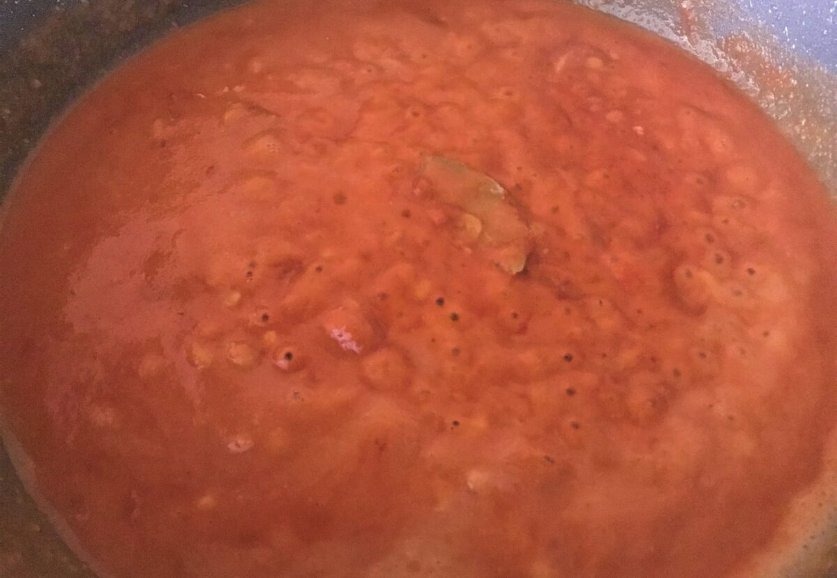 Guiso de pollo con pelotas de carne. Receta murciana paso a paso