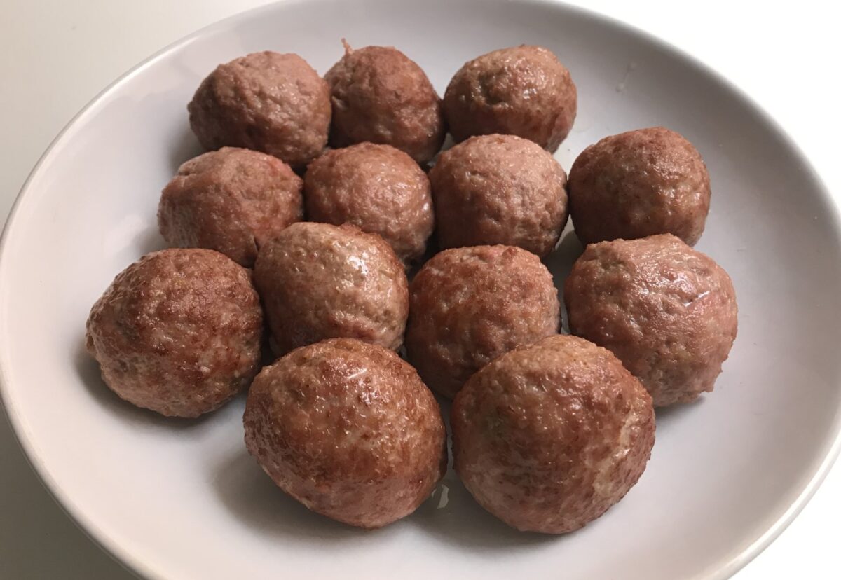Guiso de pollo con pelotas de carne. Receta murciana paso a paso