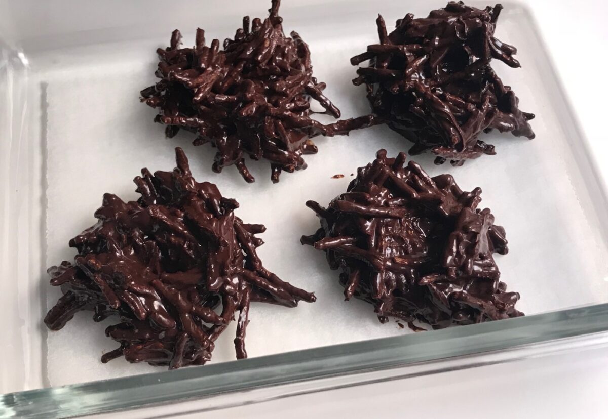 Nidos de chocolate para los huevos de Pascua