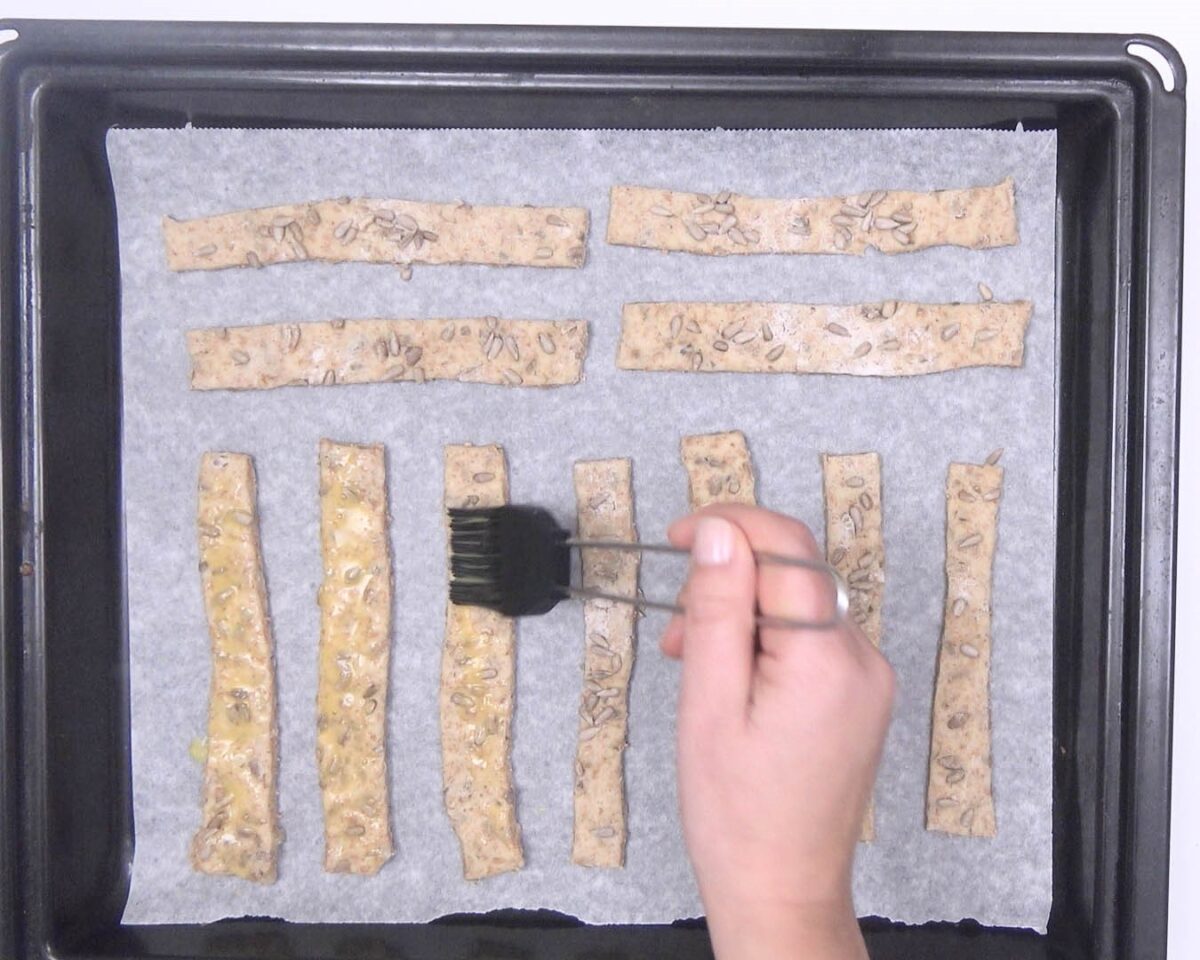 Palitos de pan integral con pipas de girasol