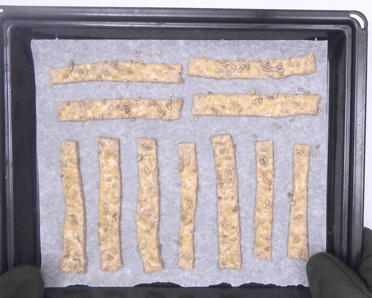 Palitos de pan integral con pipas de girasol