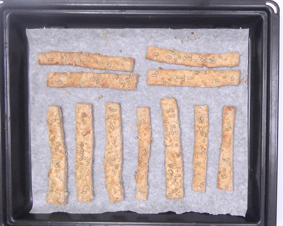 Palitos de pan integral con pipas de girasol