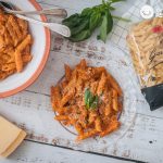 Penne ziti rigate con pesto alla calabrese. Receta de pasta italiana paso a paso