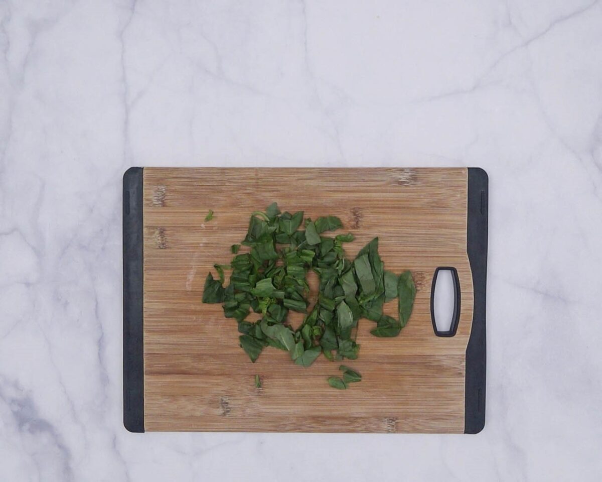 Penne ziti rigate con pesto alla calabrese. Receta de pasta italiana paso a paso