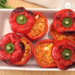 Pimientos rellenos de atún y huevo al horno
