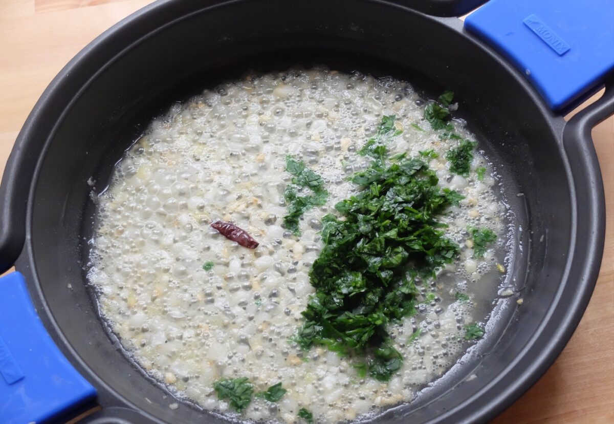 Salsa verde casera. Receta de esta salsa de perejil al estilo vasco