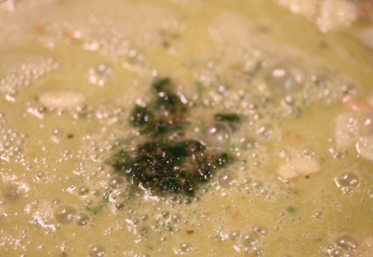 Salsa verde casera. Receta de esta salsa de perejil al estilo vasco