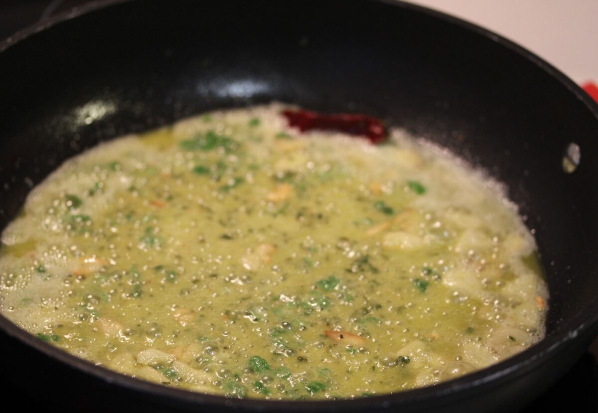 Salsa verde casera. Receta de esta salsa de perejil al estilo vasco