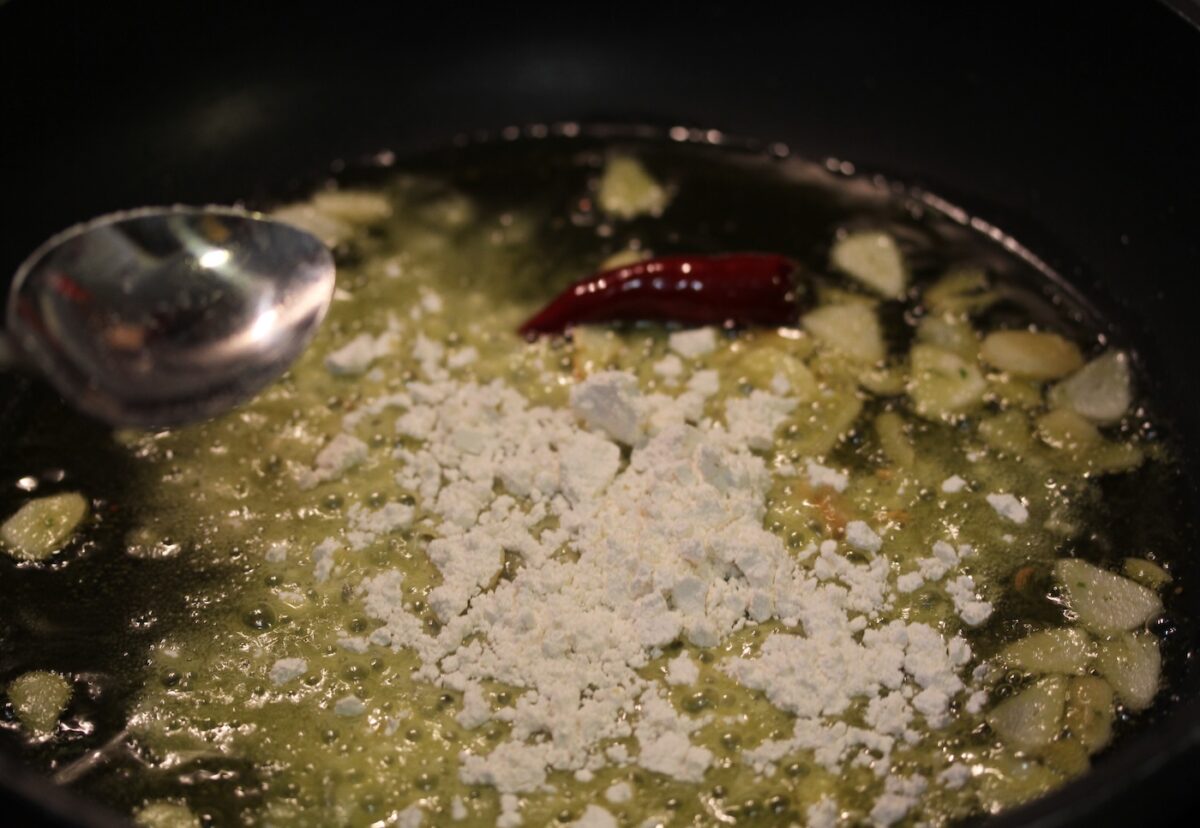 Salsa verde casera. Receta de esta salsa de perejil al estilo vasco