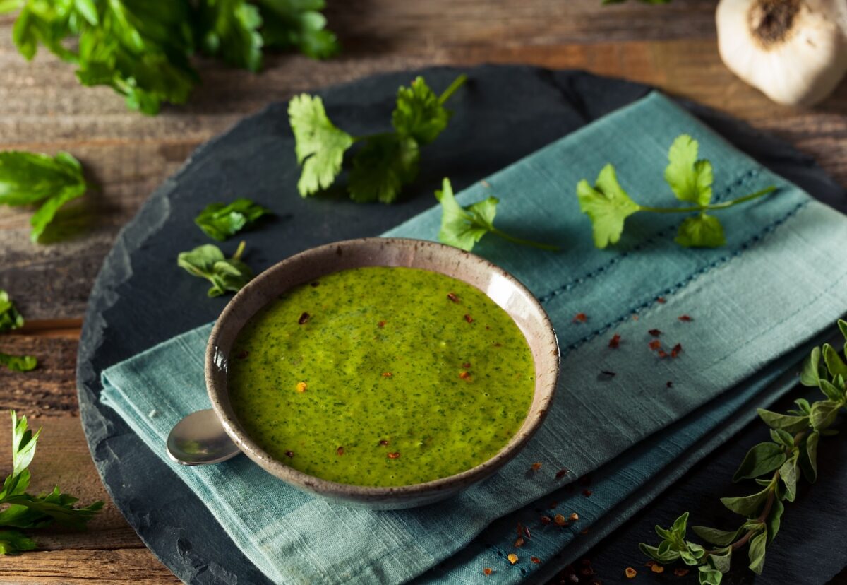 Salsa verde casera. Receta de esta salsa de perejil al estilo vasco
