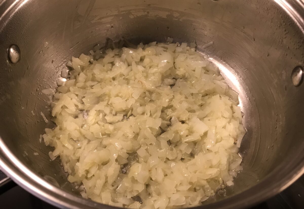 Patatas guisadas o viudas, la receta de cuchara más barata