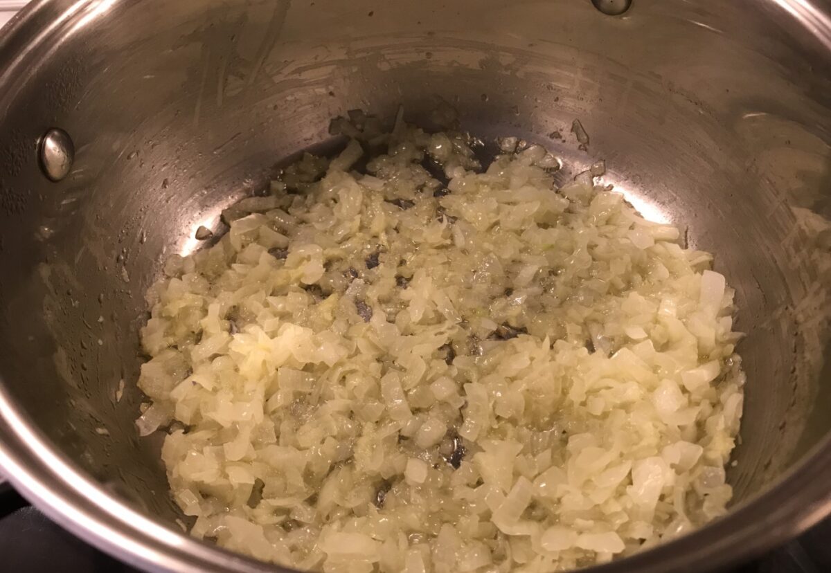 Patatas guisadas o viudas, la receta de cuchara más barata