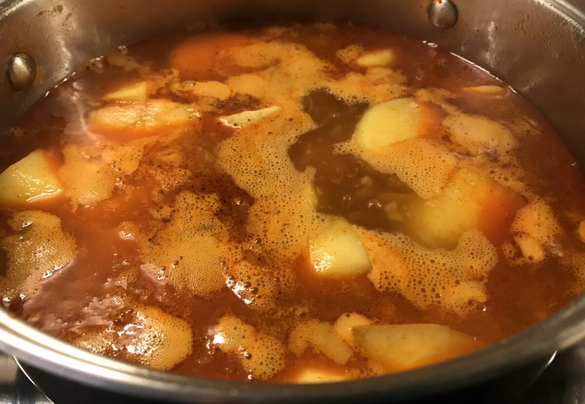 Patatas guisadas o viudas, la receta de cuchara más barata