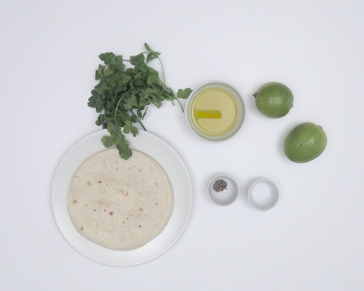 Tacos saludables de verduras asadas y crema de aguacate
