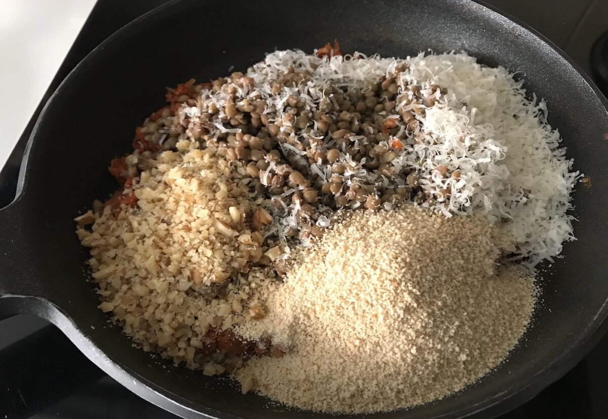 Albóndigas de lentejas y verduras al horno. Receta vegetariana sabrosa y saludable
