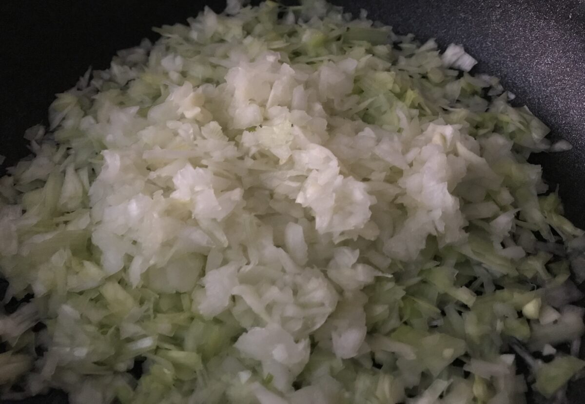 Albóndigas de lentejas y verduras al horno. Receta vegetariana sabrosa y saludable