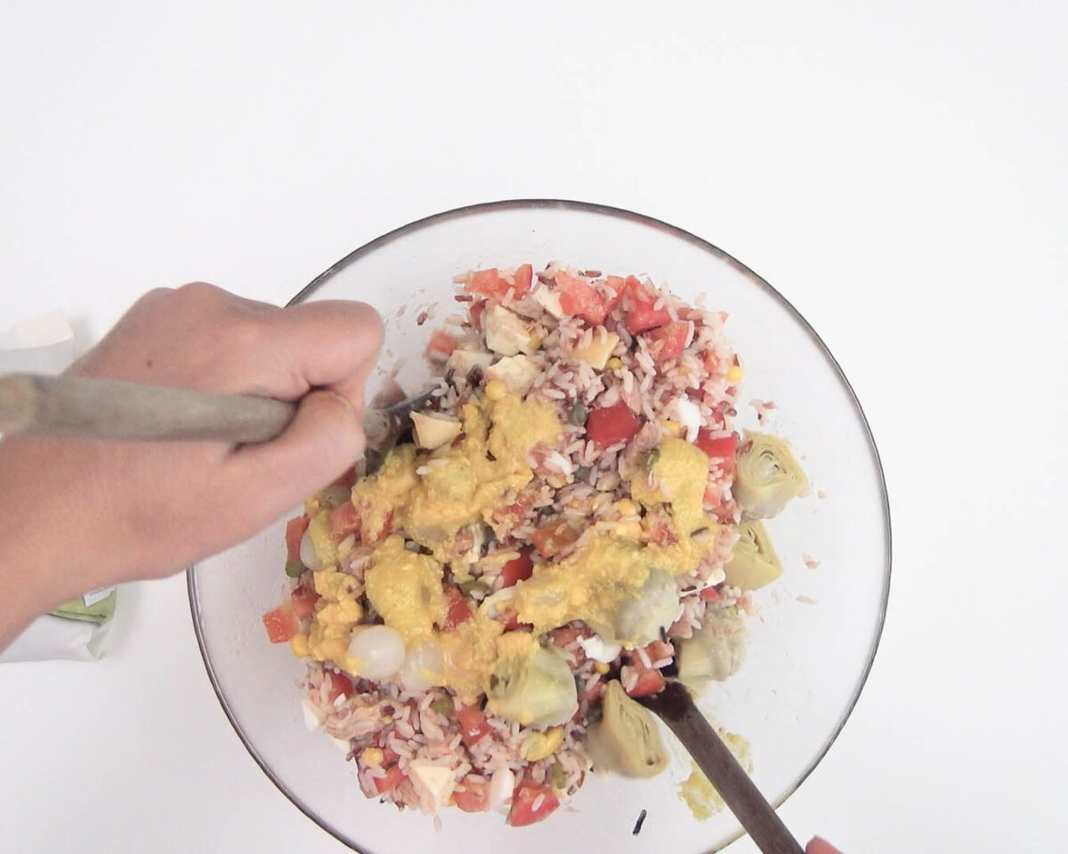 Cómo hacer una ensalada de arroz y atún. Receta fácil perfecta para el verano