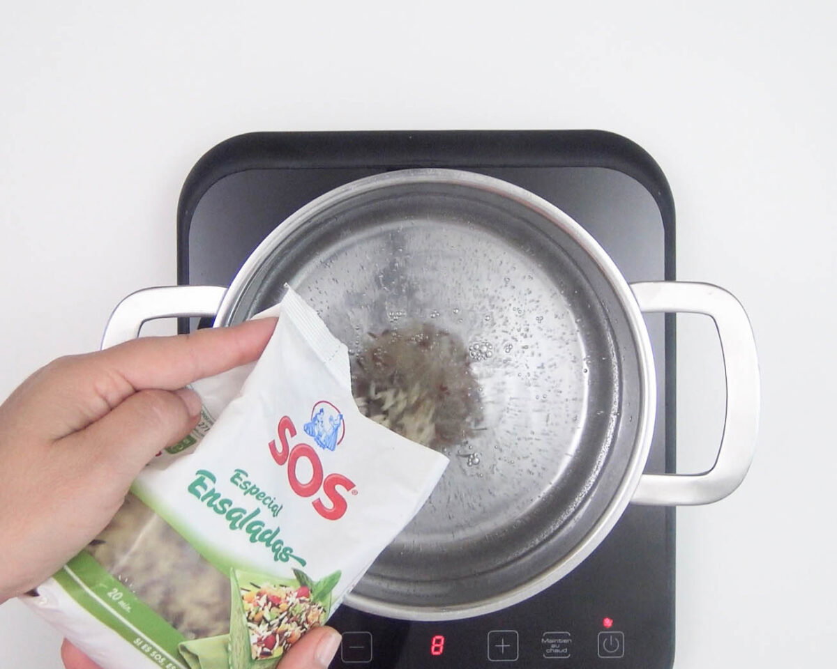 Cómo hacer una ensalada de arroz y atún. Receta fácil perfecta para el verano
