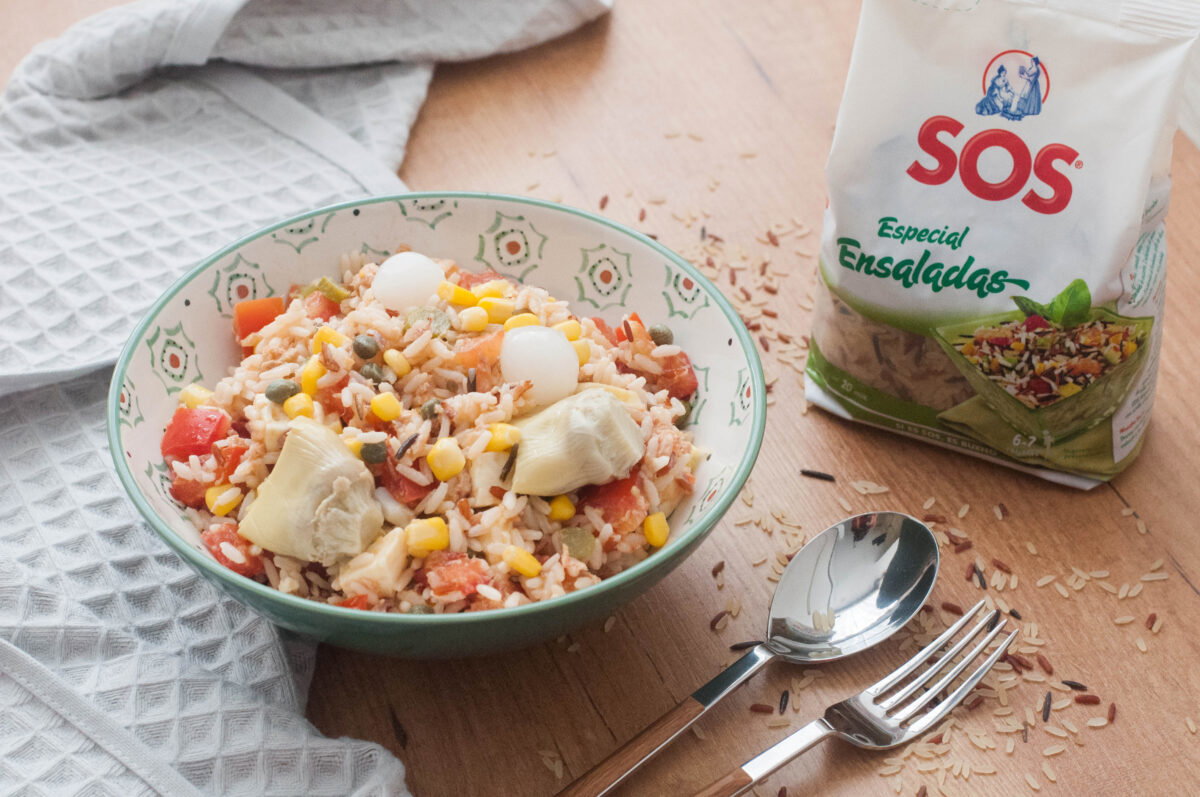 Cómo hacer una ensalada de arroz y atún. Receta fácil perfecta para el verano