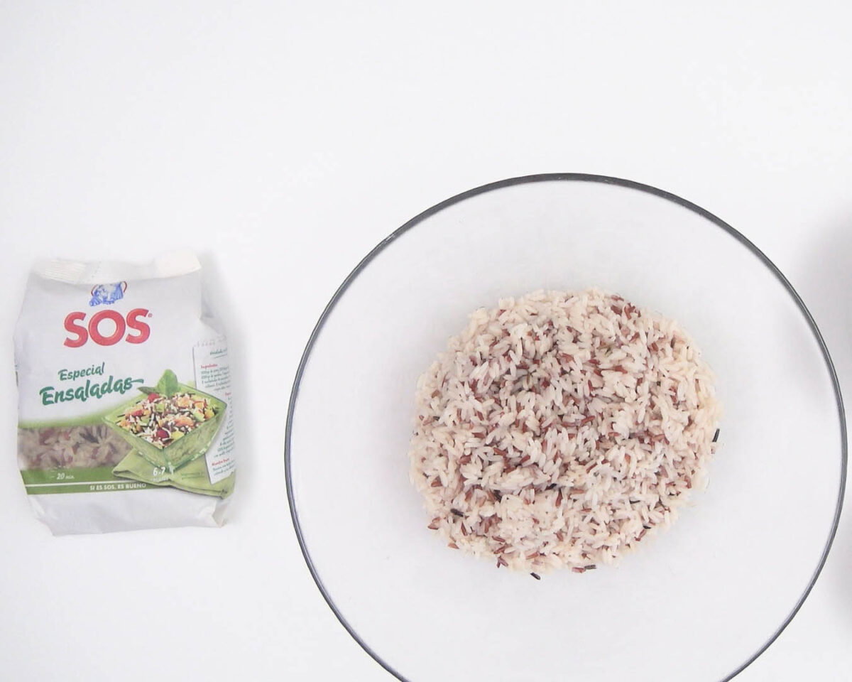 Cómo hacer una ensalada de arroz y atún. Receta fácil perfecta para el verano