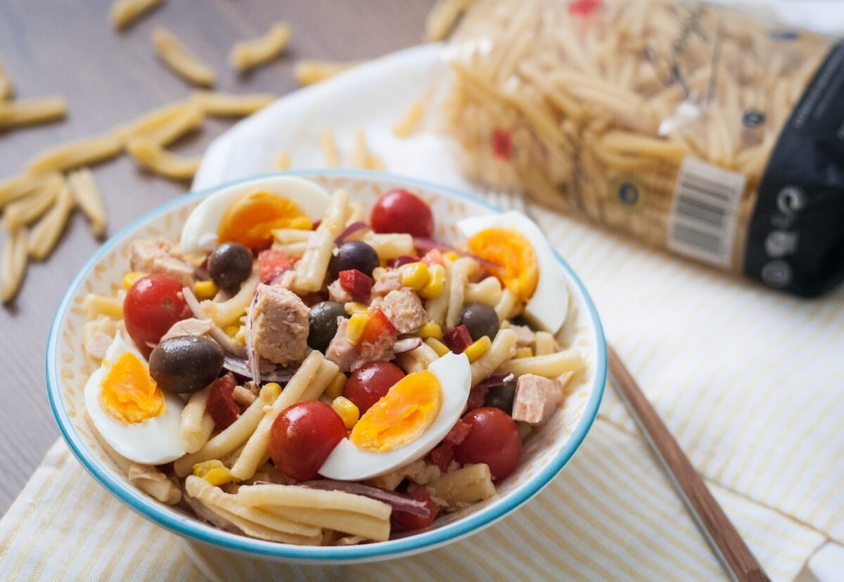 Ensalada de pasta con atún. Receta fácil y rica