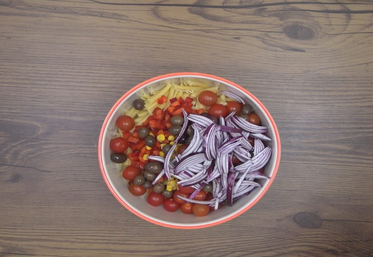 Ensalada de pasta con atún. Receta fácil y rica