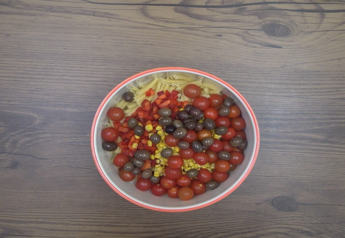 Ensalada de pasta con atún. Receta fácil y rica