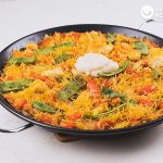Cómo hacer una fideuá de pollo y verduras