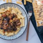 Pasta con caponata siciliana. Receta italiana paso a paso