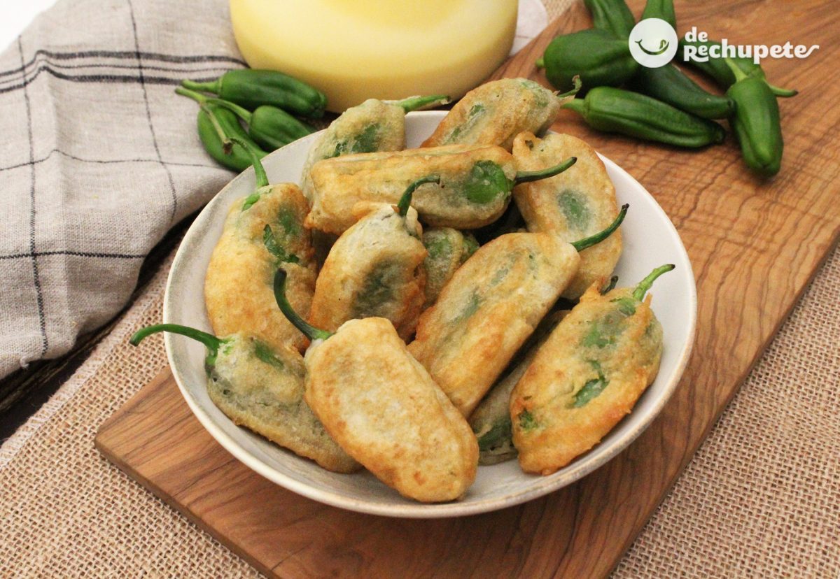 Pimientos de Herbón rellenos de queso en tempura. Receta gallega con toques japoneses