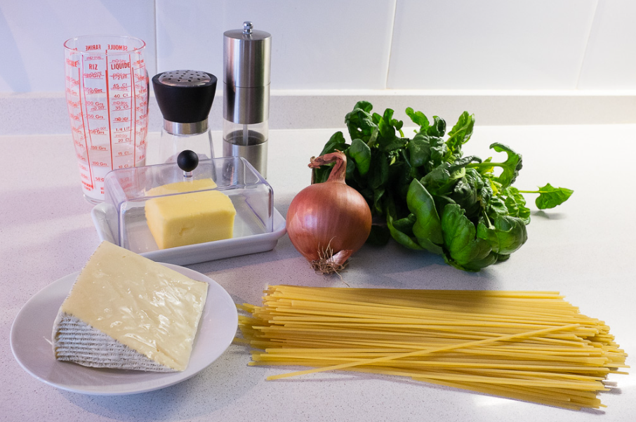 Tallarines con espinacas, receta italiana