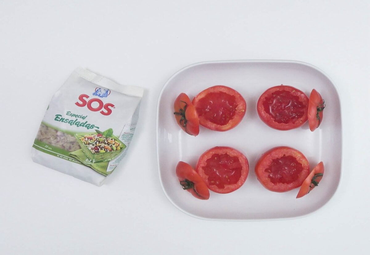 Tomates rellenos de ensalada de arroz. Receta para triunfar en verano
