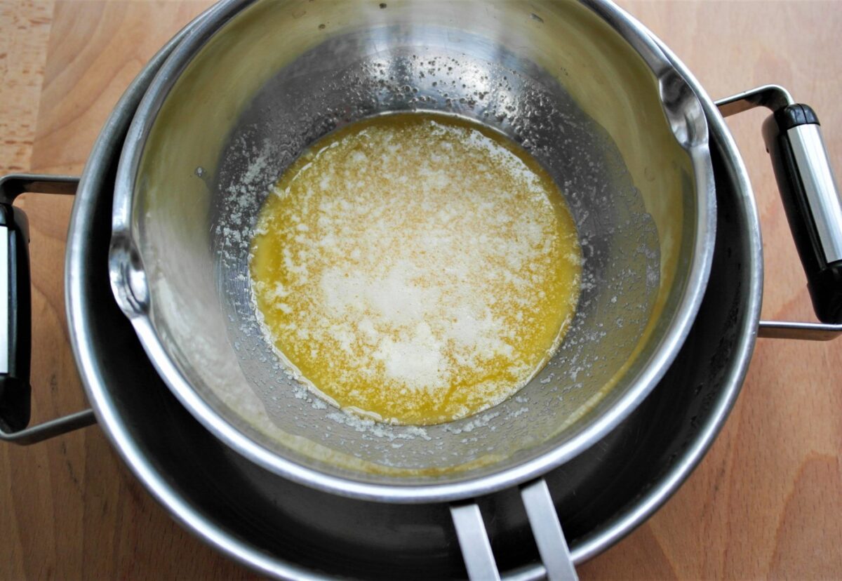 Cómo hacer salsa holandesa casera. Receta paso a paso con trucos y consejos