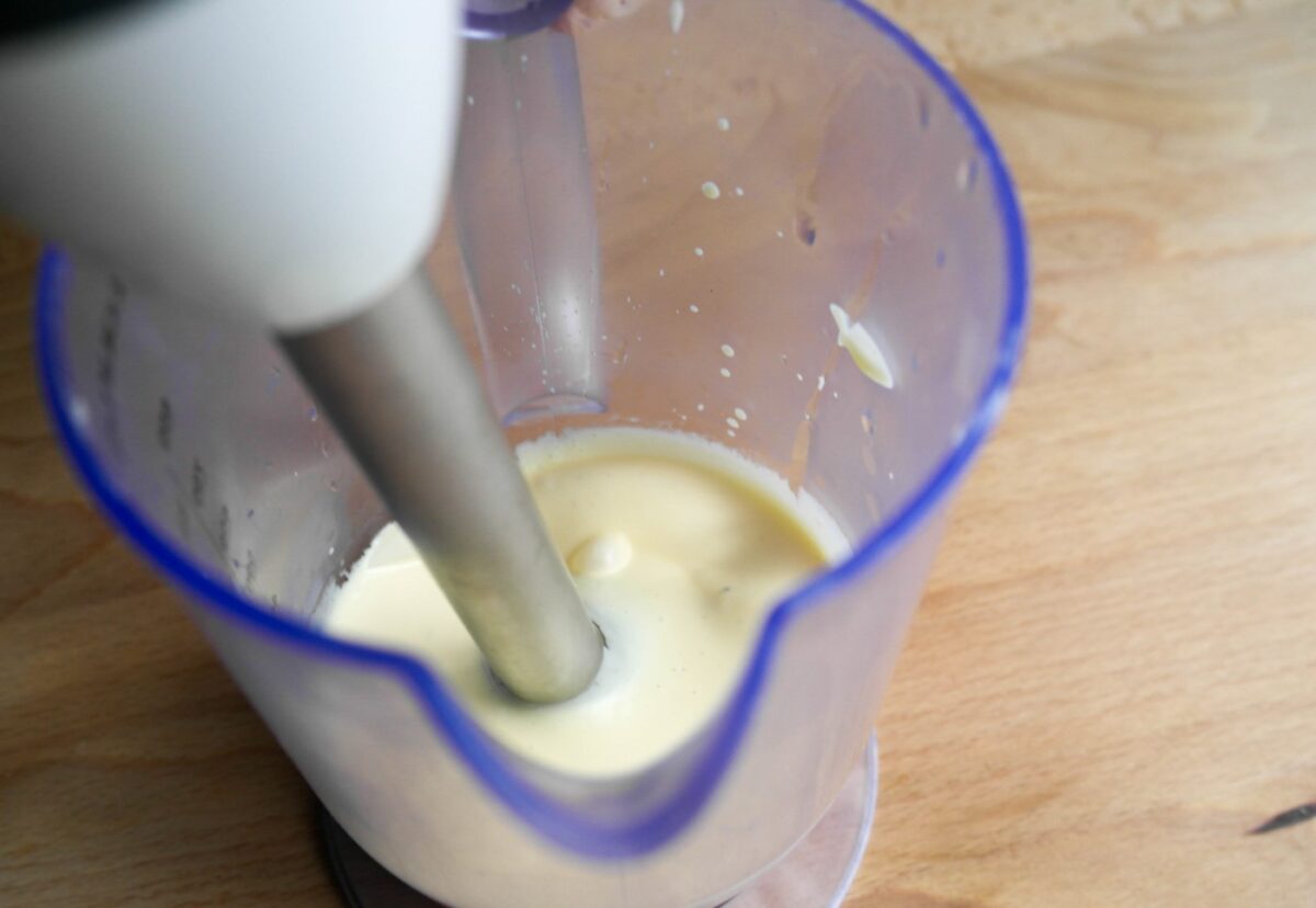 Cómo hacer salsa holandesa casera. Receta paso a paso con trucos y consejos