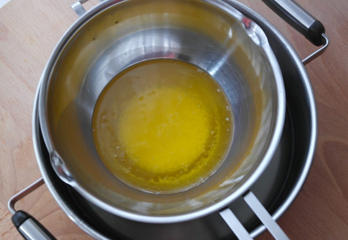 Cómo hacer salsa holandesa casera. Receta paso a paso con trucos y consejos