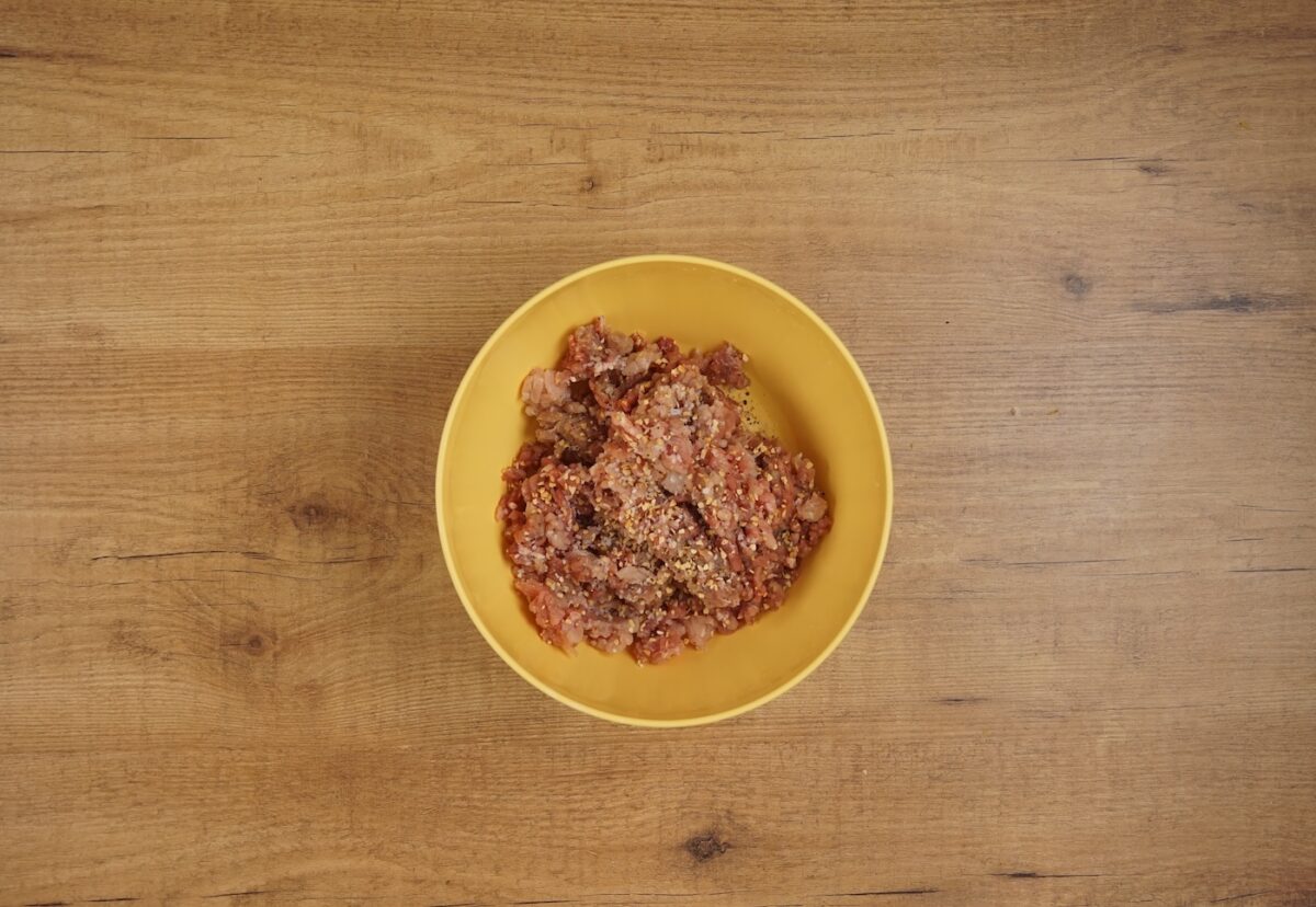 Albóndigas con salsa al curry y patatas