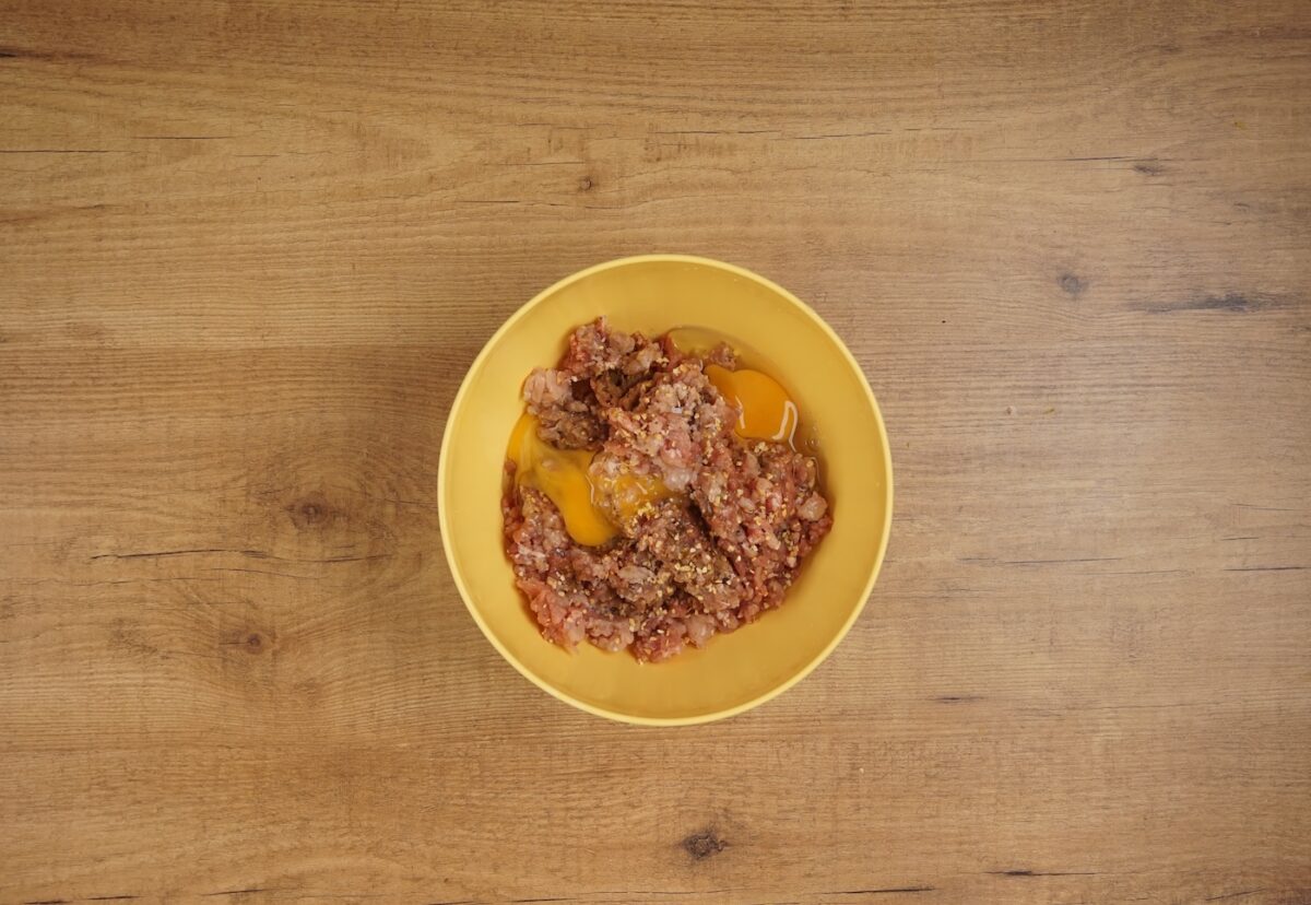 Albóndigas con salsa al curry y patatas