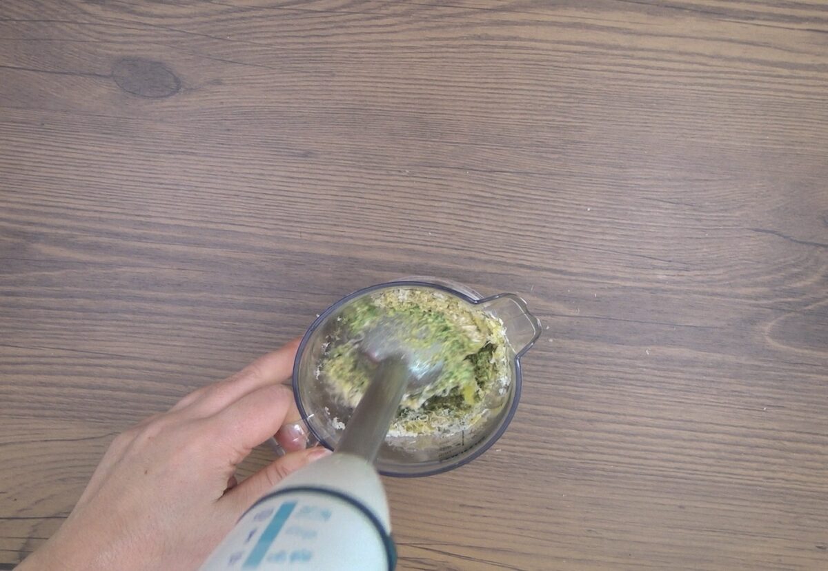 Ensalada de pasta con pesto de nueces. Radiatori con pesto
